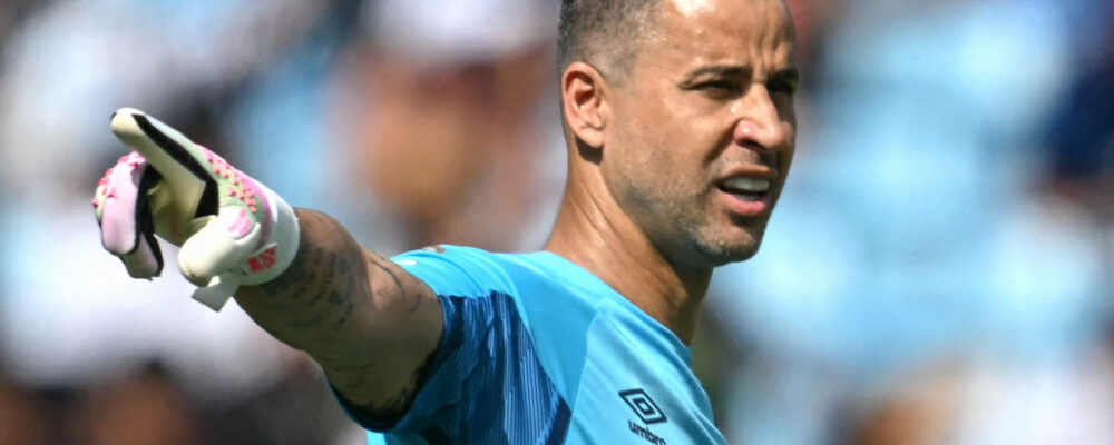 Lenda do futebol inglês manda recado a Fábio, ídolo de Cruzeiro e Fluminense