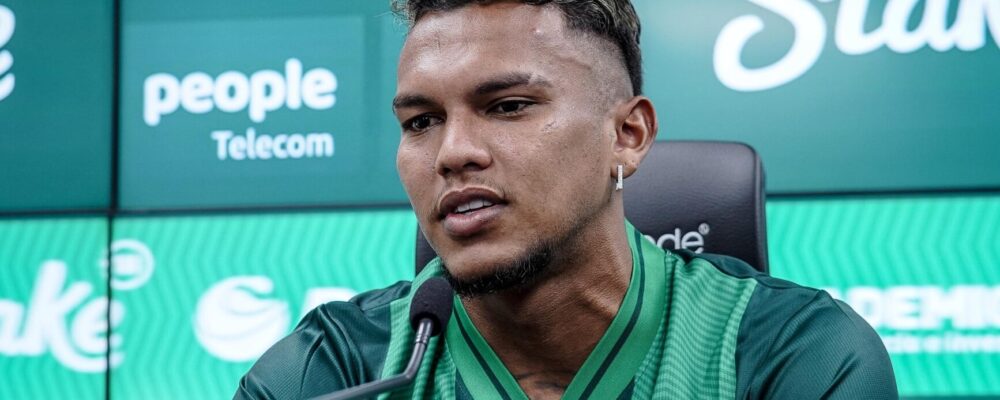 Atacante reconhece indisciplina e deve estrear contra Cruzeiro