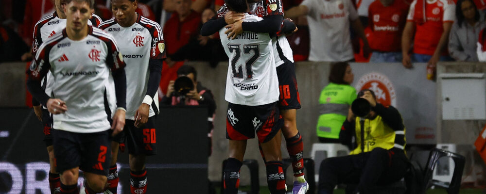 Flamengo vence o Inter e vai às quartas da Libertadores
