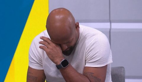 Comentarista chora ao vivo no Sportv ao falar de Vasco 6 x 0 Santos