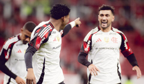 Flamengo atropela reservas do Inter e mantém liderança do Brasileiro