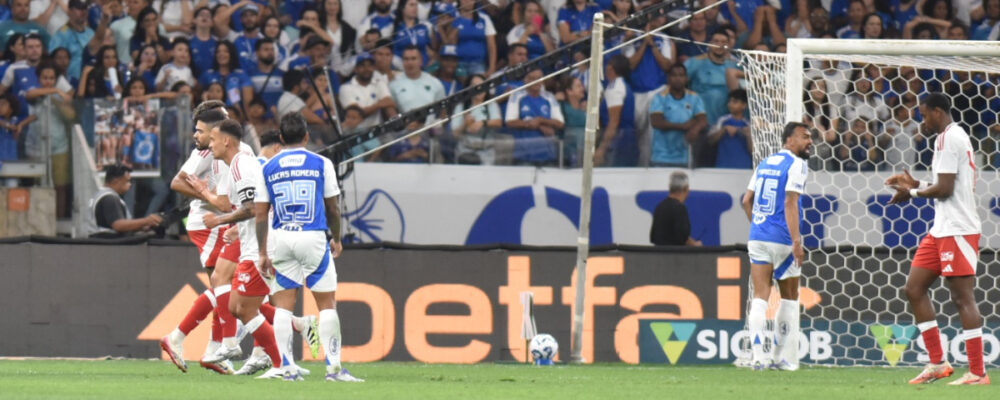 Cruzeiro foi beneficiado? Comentarista explica lance polêmico contra o Inter