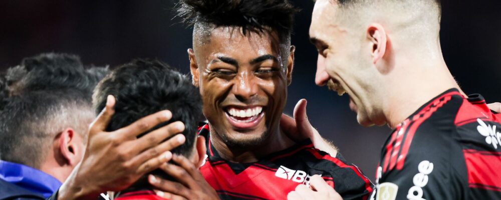 Bruno Henrique marca, Flamengo bate Inter e larga na frente na Libertadores