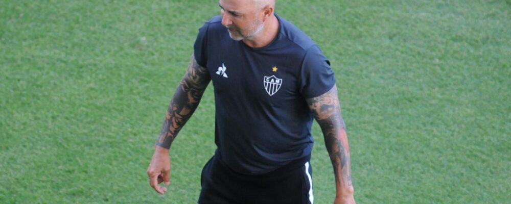 Ex-técnico do Atlético é favorito para assumir o Santos de Neymar