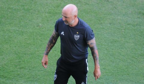Ex-técnico do Atlético é favorito para assumir o Santos de Neymar