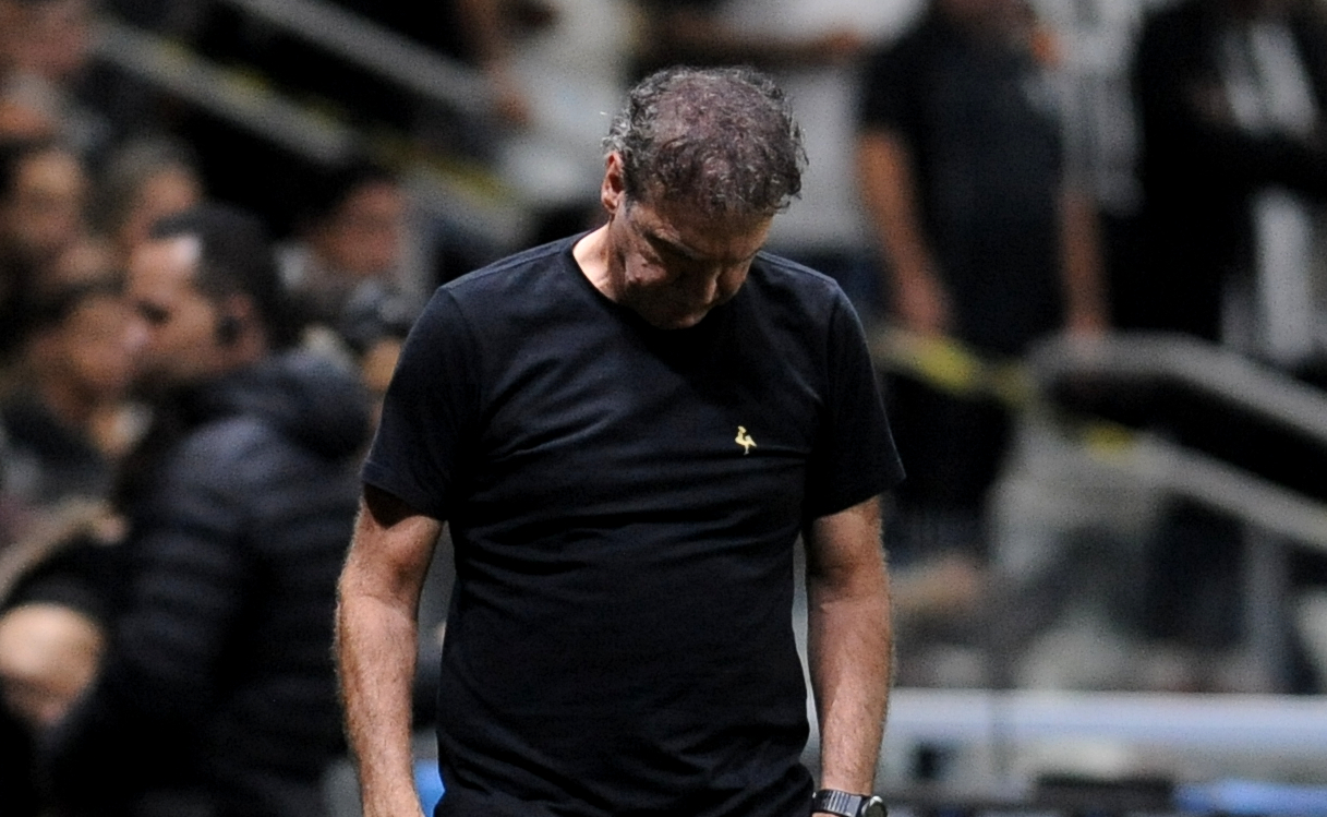 Cuca, técnico do Atlético, se lamenta durante empate com Cienciano na Arena MRV - (foto: Alexandre Guzanshe/EM/D.A. Press)