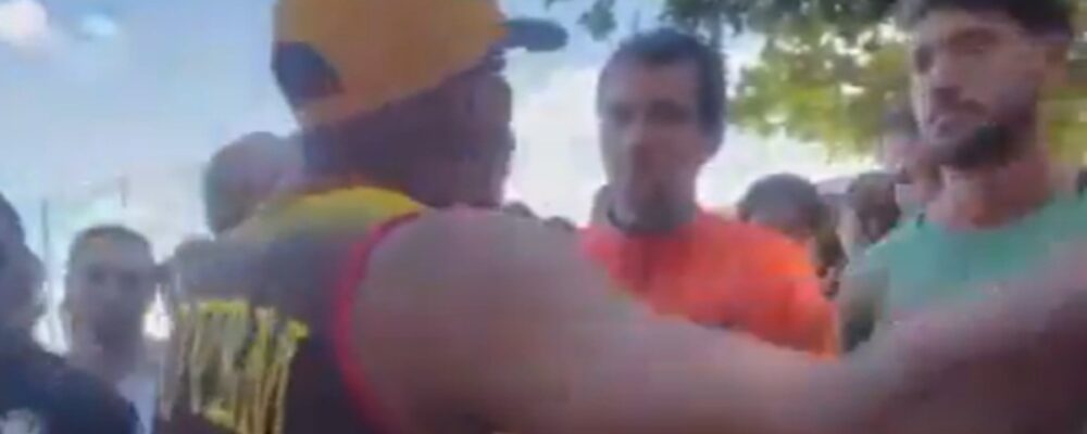 Torcida do Sport invade CT, agride jogador e ameaça elenco; veja vídeo