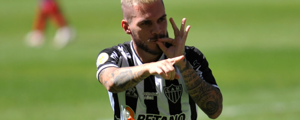 ‘Jogador inútil’: ex-diretor do Grêmio dispara contra meia multicampeão pelo Atlético