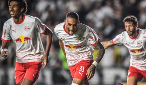 Bragantino vence Vasco em São Januário e assume liderança do Brasileiro