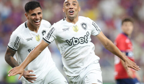 Botafogo faz 5, afunda Fortaleza no Z4 e se aproxima do G4 do Brasileiro