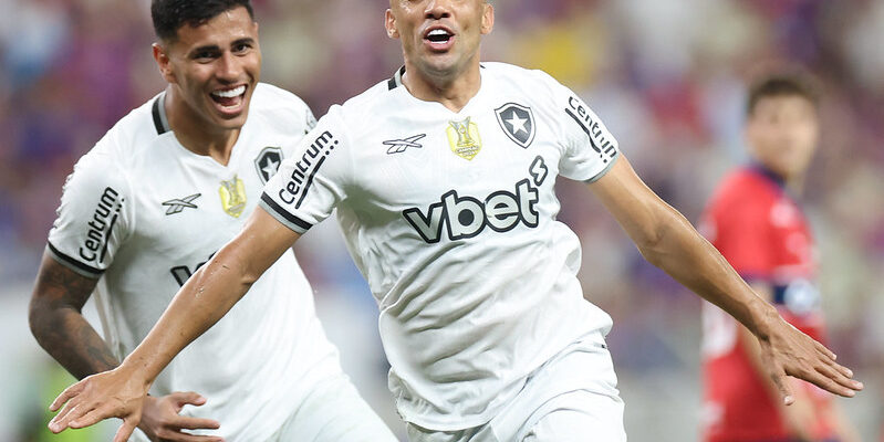 Botafogo faz 5, afunda Fortaleza no Z4 e se aproxima do G4 do Brasileiro