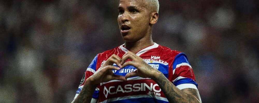 Treinador abre o jogo sobre saída de Deyverson: ‘Ele se perde nessas coisas’