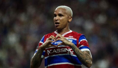 Treinador abre o jogo sobre saída de Deyverson: ‘Ele se perde nessas coisas’