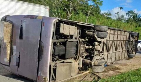 Ônibus com torcedores do Bahia tomba a caminho do Recife