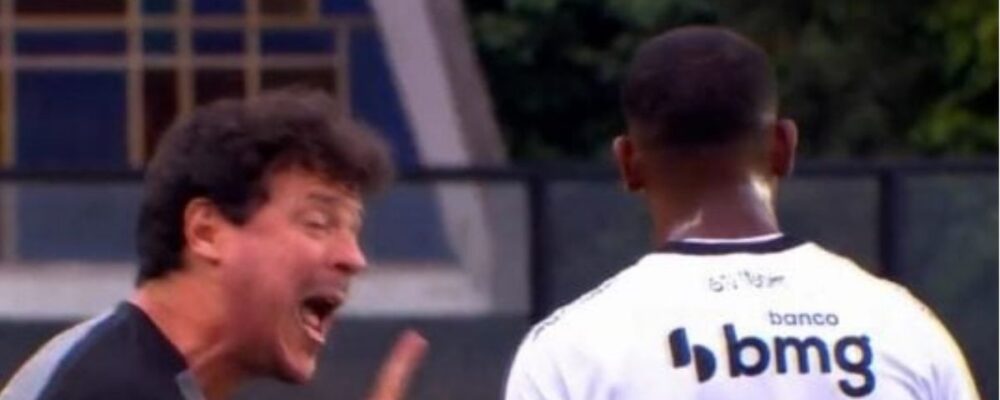 ‘Só se for o cara***’: leitura labial expõe bronca de Diniz em Rayan, do Vasco