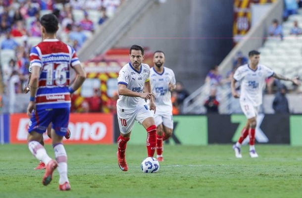 Fortaleza empata com Bahia na estreia de Renato Paiva