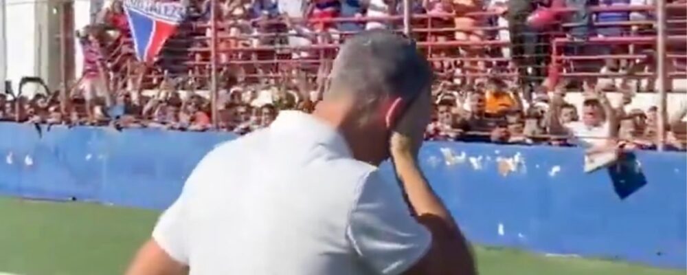 Vojvoda chora em despedida do Fortaleza, e torcida pede: ‘Fica!’