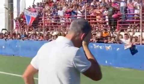 Vojvoda chora em despedida do Fortaleza, e torcida pede: ‘Fica!’