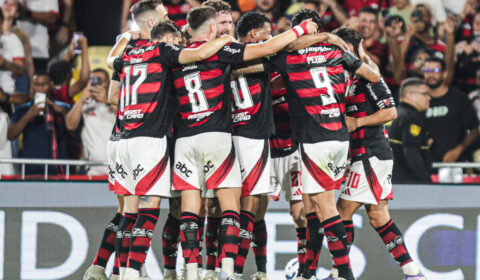 Líder do Brasileiro, Flamengo faz 8 a 0 no Vitória com show de Samuel Lino e Pedro