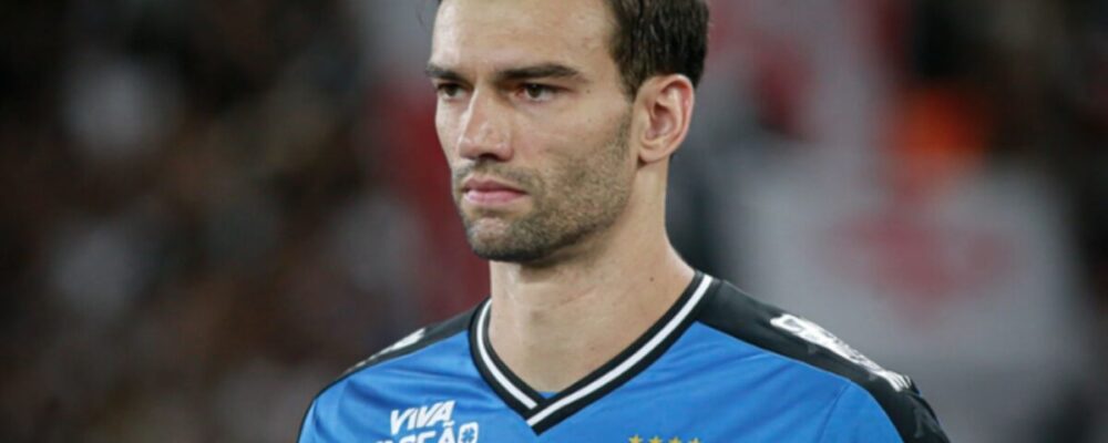 PC de Oliveira avalia expulsão polêmica de Léo Jardim em Inter x Vasco