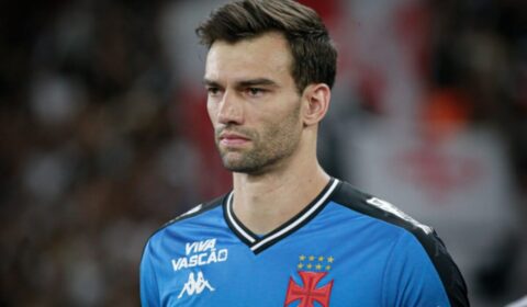 PC de Oliveira avalia expulsão polêmica de Léo Jardim em Inter x Vasco