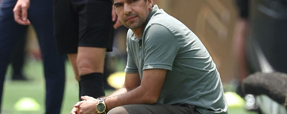 Abel Ferreira adia renovação com Palmeiras após xingamentos