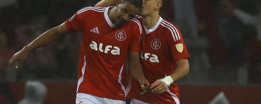 Inter vence de virada, elimina Bahia e vai às oitavas da Libertadores como líder