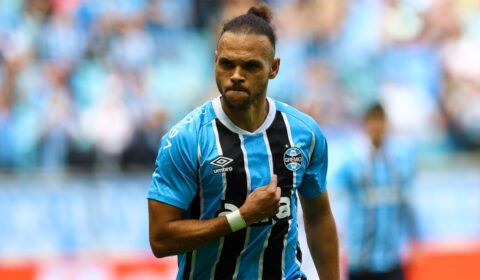 Com gol polêmico, Grêmio vence Bahia e deixa Z4 do Brasileiro