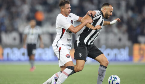 Botafogo pressiona, mas não sai do zero contra o Vitória no Brasileiro