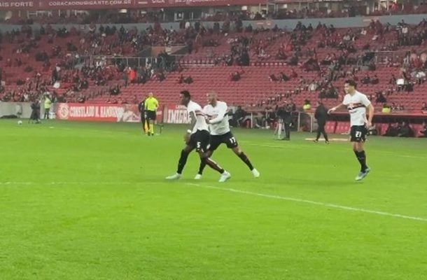 São Paulo bate o Inter e chega à quarta vitória seguida no Brasileirão