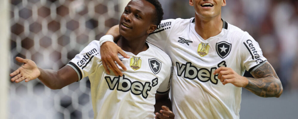 Botafogo bate Vasco pelo Brasileiro na estreia de Davide Ancelotti