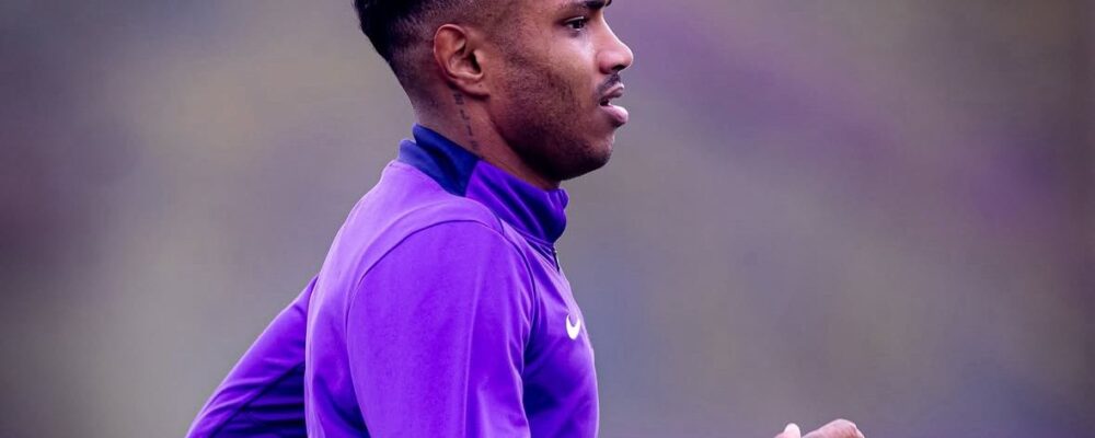 Vitinho já está registrado no BID e pode estrear pelo Corinthians