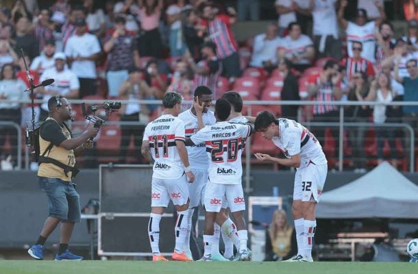 São Paulo vence Fluminense no Brasileiro e mantém invencibilidade com Crespo