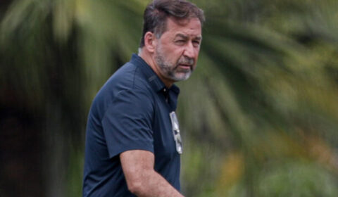 Ex-presidente de clube da Série A tem pneus de carro rasgados e sai pelos fundos em votação
