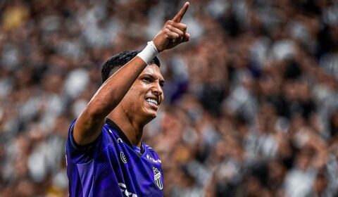 Artilheiro da Série B faz desabafo emocionado após acesso para a elite do Brasileiro