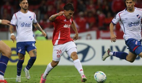 Internacional flerta com virada, mas fica no empate com Nacional pela Libertadores