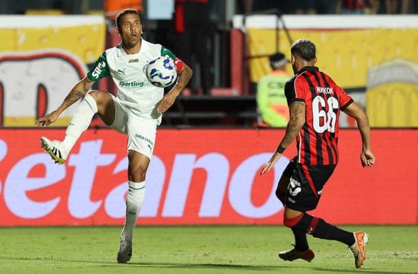 Palmeiras manda reservas a campo e arranca empate com Vitória