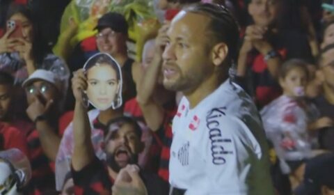 Torcedores do Sport driblam veto policial e provocam Neymar com Bruna Marquezine