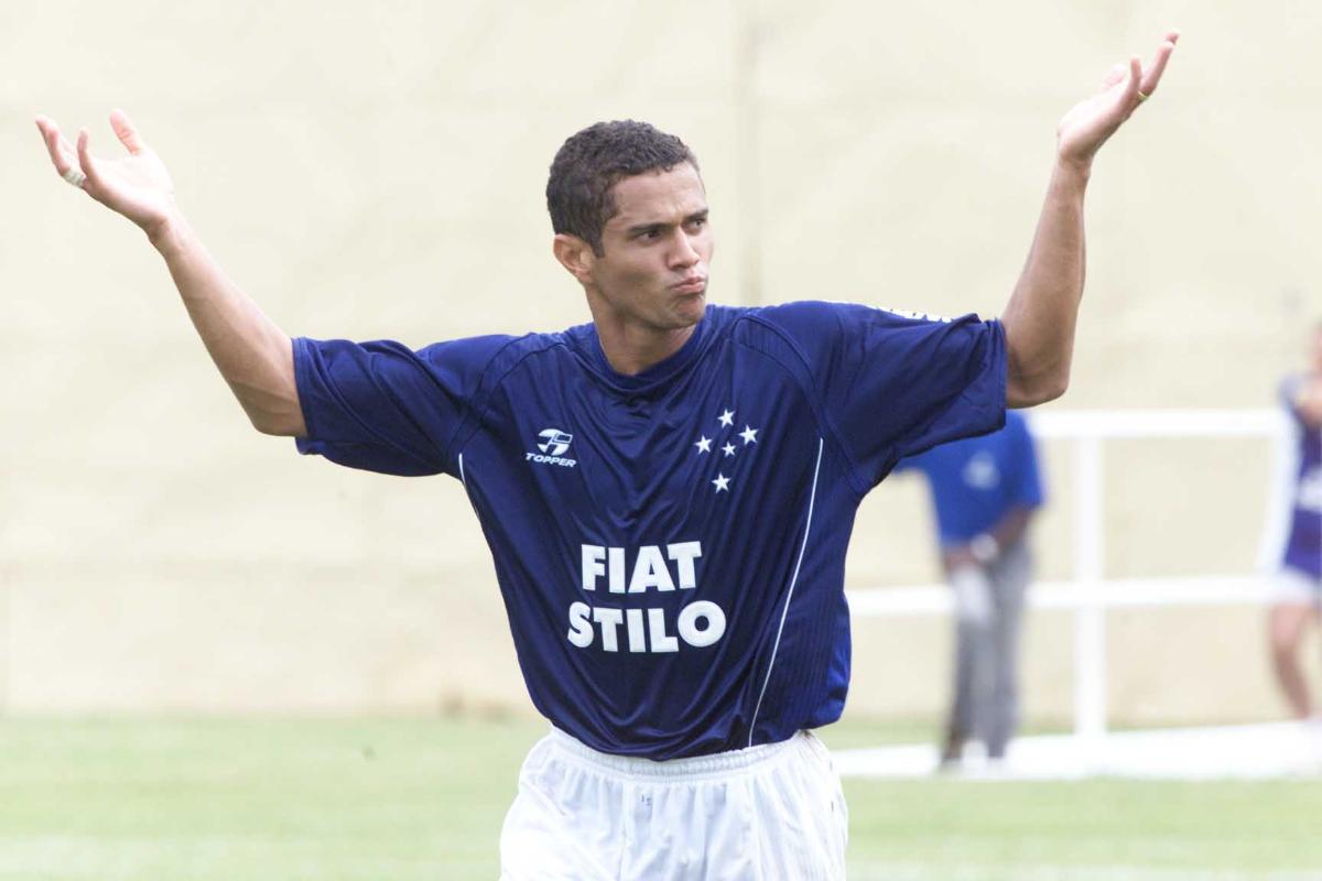 Marcelo Ramos em ação pelo Cruzeiro na temporada 2003 - (foto: Jorge Gontijo/Estado de Minas - 26/01/2003)