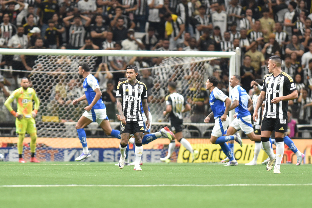 Fabrício Bruno comemora gol sobre o Atlético na Arena MRV - (foto: Ramon Lisboa/EM/D.A. Press)