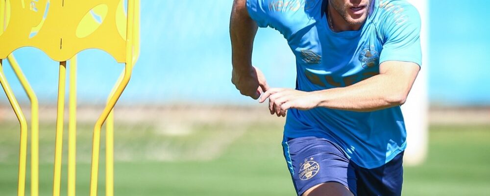 Arthur é registrado no BID e pode jogar novamente pelo Grêmio