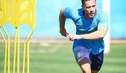Arthur é registrado no BID e pode jogar novamente pelo Grêmio