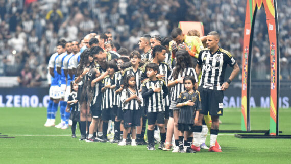 Jogadores de Atlético e Cruzeiro em clássico na Arena MRV (foto: Ramon Lisboa/EM/D.A. Press)