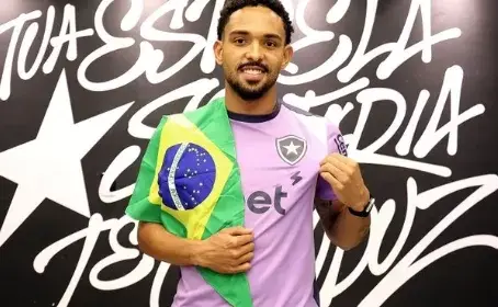 Ancelotti convoca Vitinho, do Botafogo, para a vaga de Vânderson