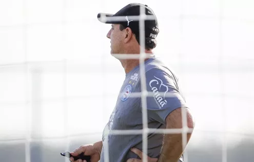 Após vitória, Ceni elogia Jean Lucas e Juba e aponta evolução do Bahia