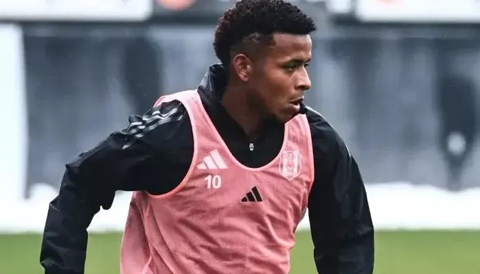 Atacante equatoriano usa as redes sociais para sinalizar acerto com o Cruzeiro