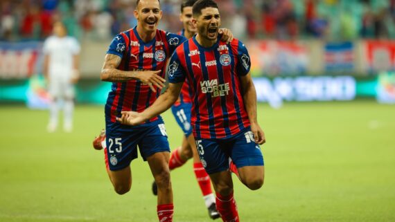 Jogadores do Bahia comemoram gol contra o Paysandu (foto: Letícia Martins/EC Bahia)