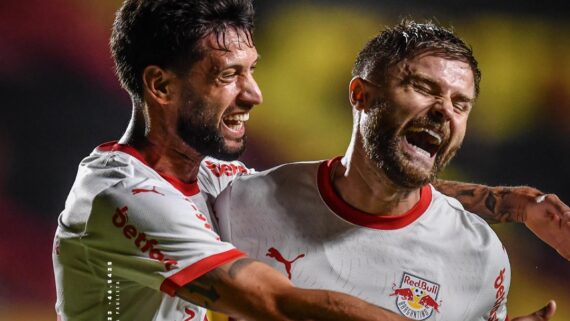 Jogadores do Bragantino comemoram (foto: Divulgação/Bragantino)