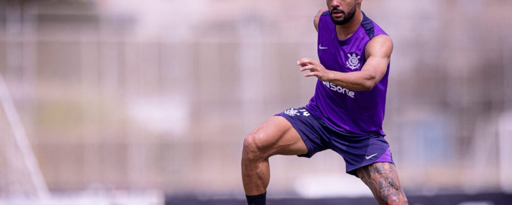 Corinthians realiza treinos táticos e de bola parada em preparação para enfrentar o Vasco fora de casa