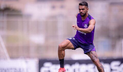 Corinthians realiza treinos táticos e de bola parada em preparação para enfrentar o Vasco fora de casa